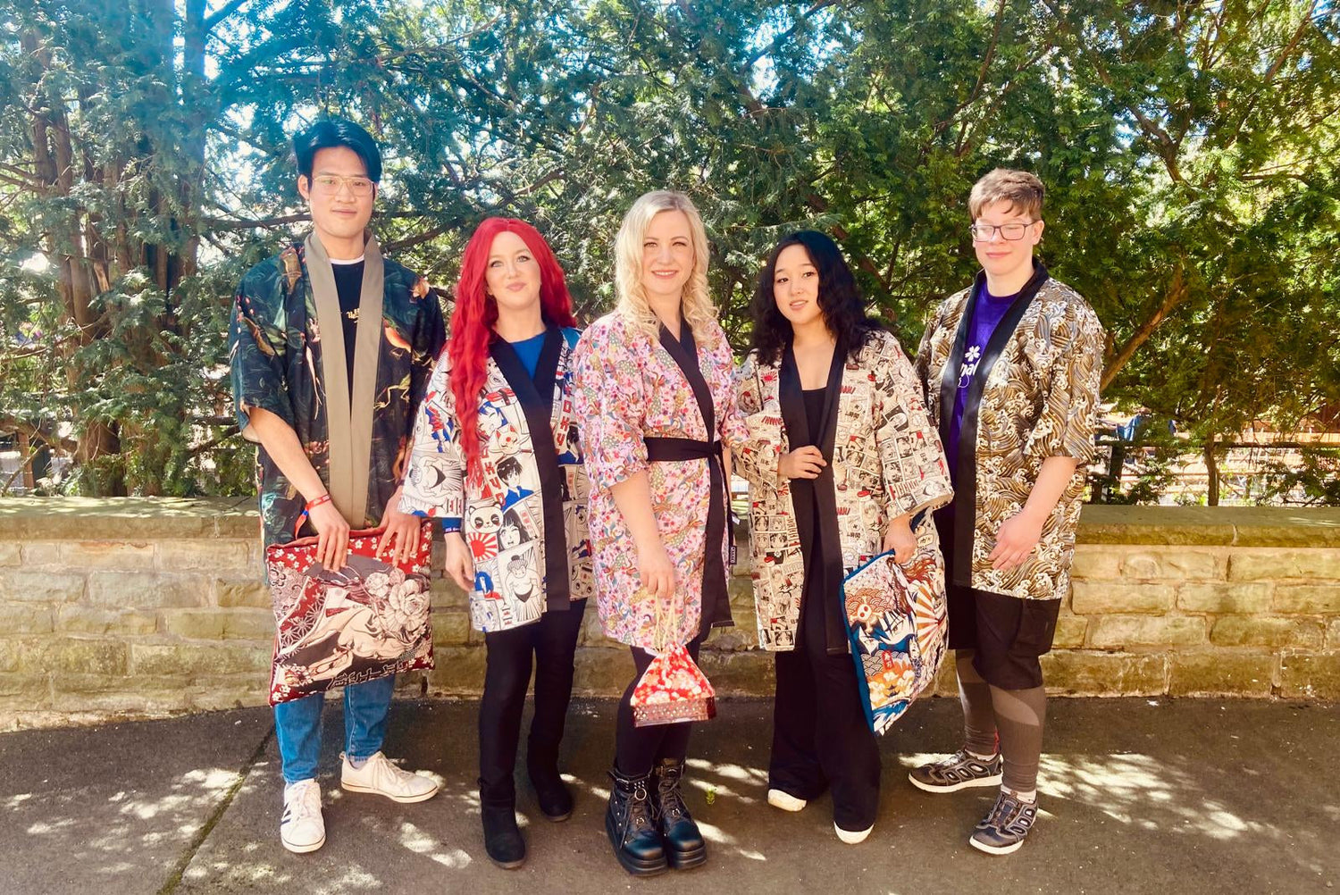 Groep mensen met happi coat van Bamar Fashion