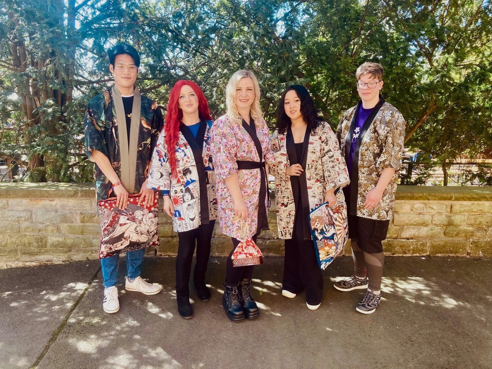 Bamar Fashion groepsfoto met happi coats / kimono's